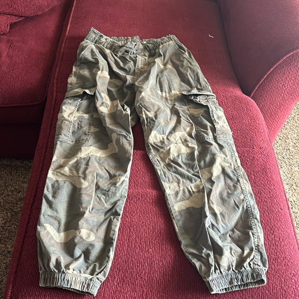 American Eagle cropped cargo pants 8short